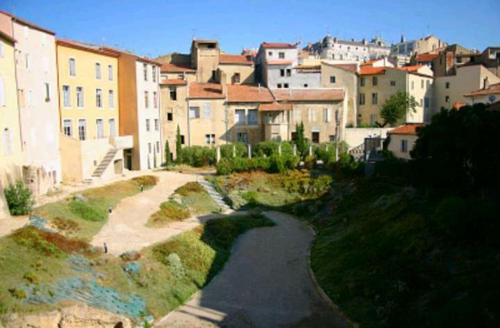 Le Petit Nid Des Arenes Apartman Béziers Kültér fotó